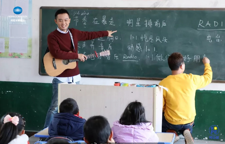 4-好妹妹”組合為孩子們帶來生動有趣的音樂課.jpg